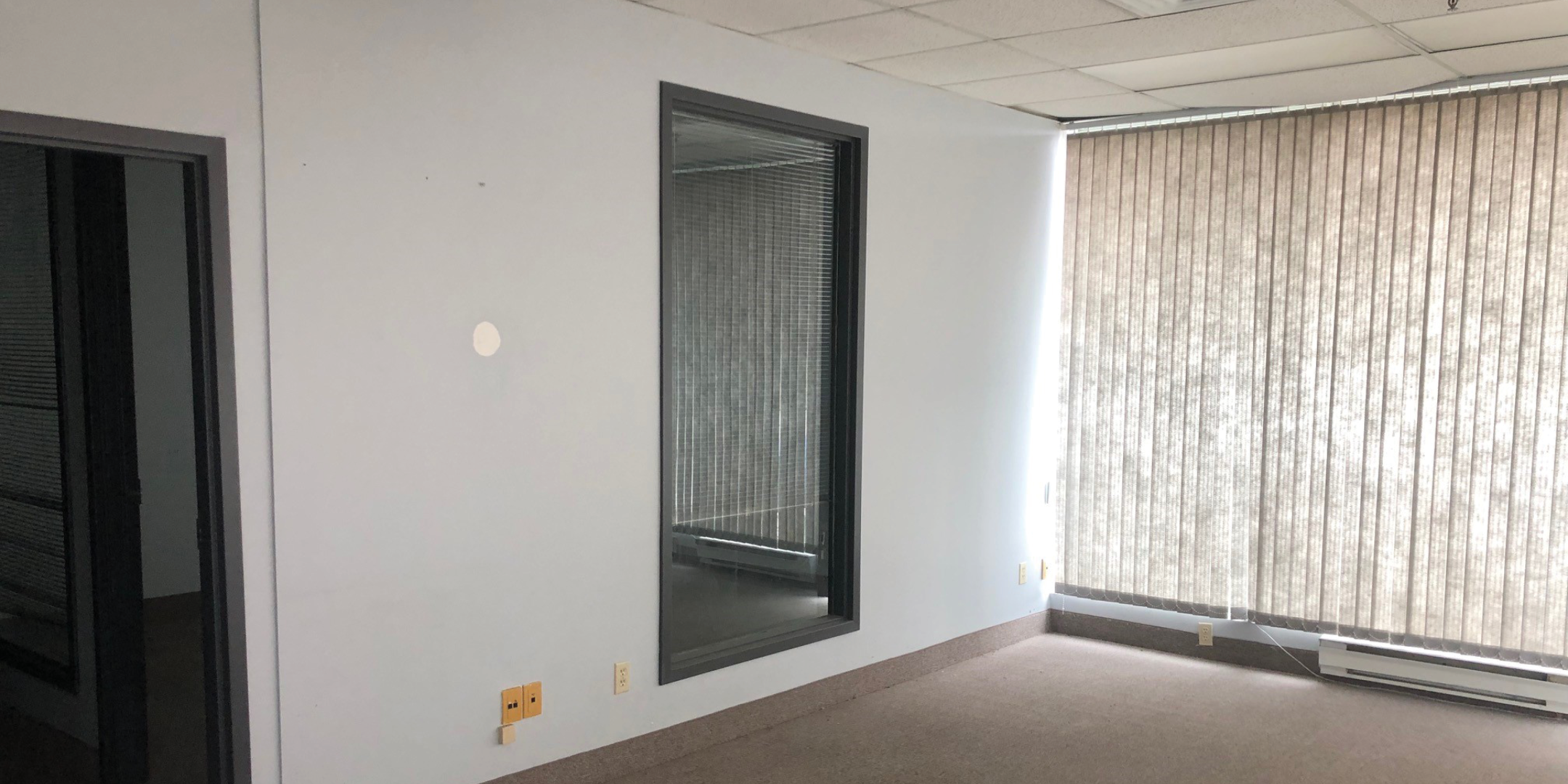 1 Select Avenue Office Area with Window