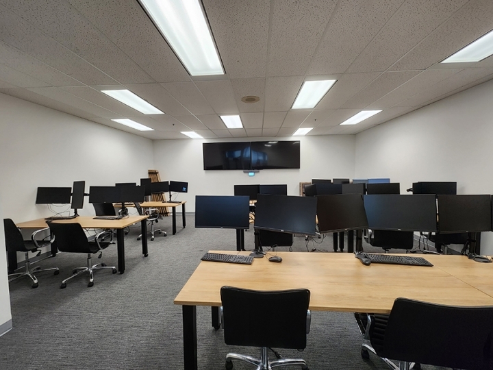 5255 Yonge Street meeting room with desks and chairs facing to the TVs mounted on the wall