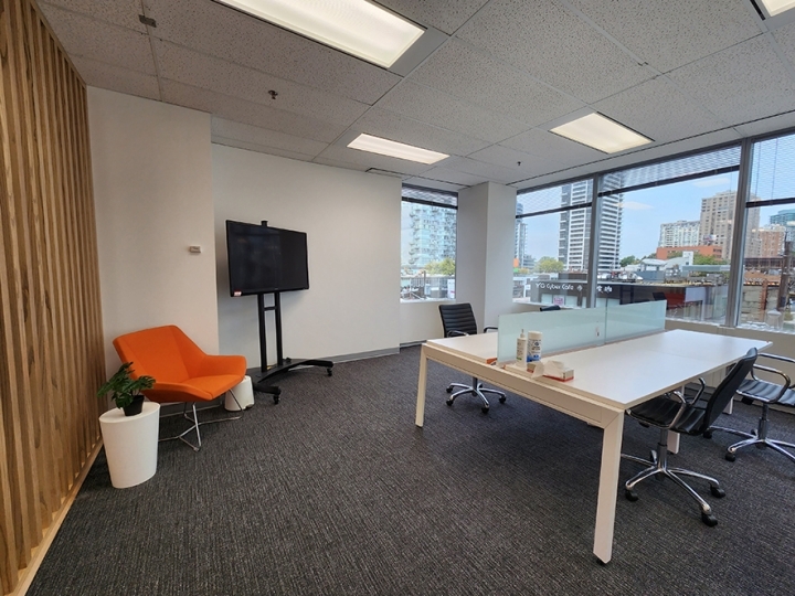 5255 Yonge Street corner suite office with big window and a standing screen