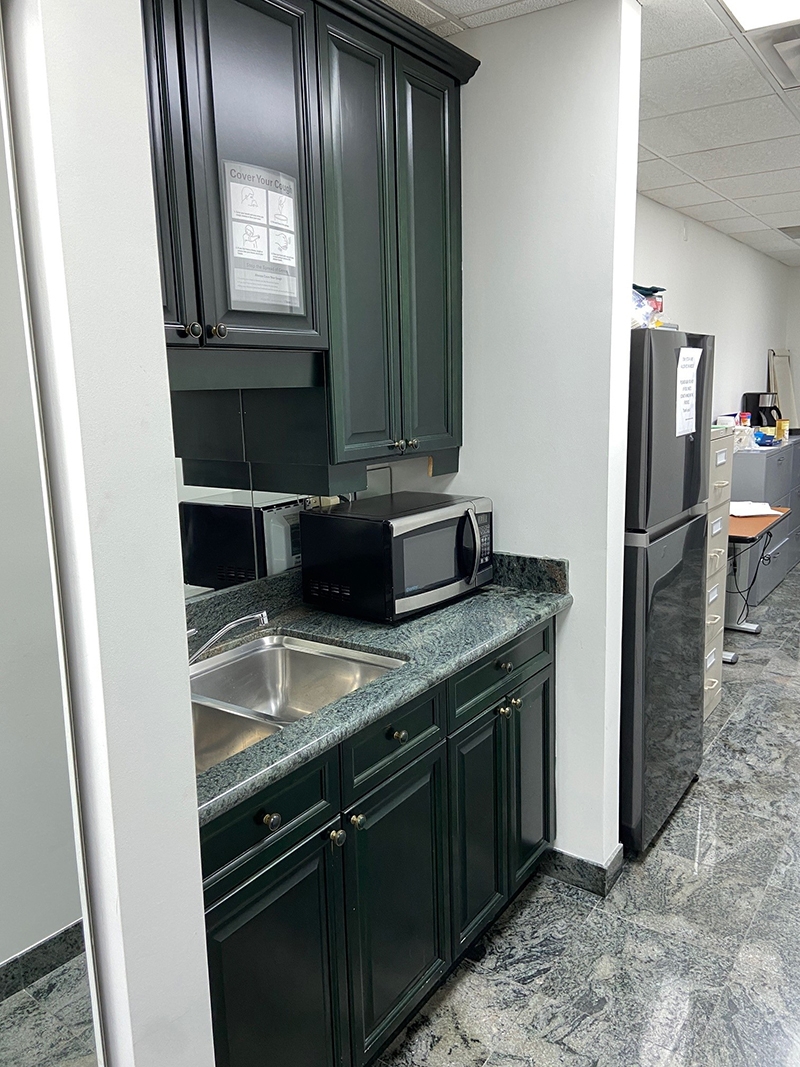73 Mutual Street kitchen with microwave oven, cabinet & fridge