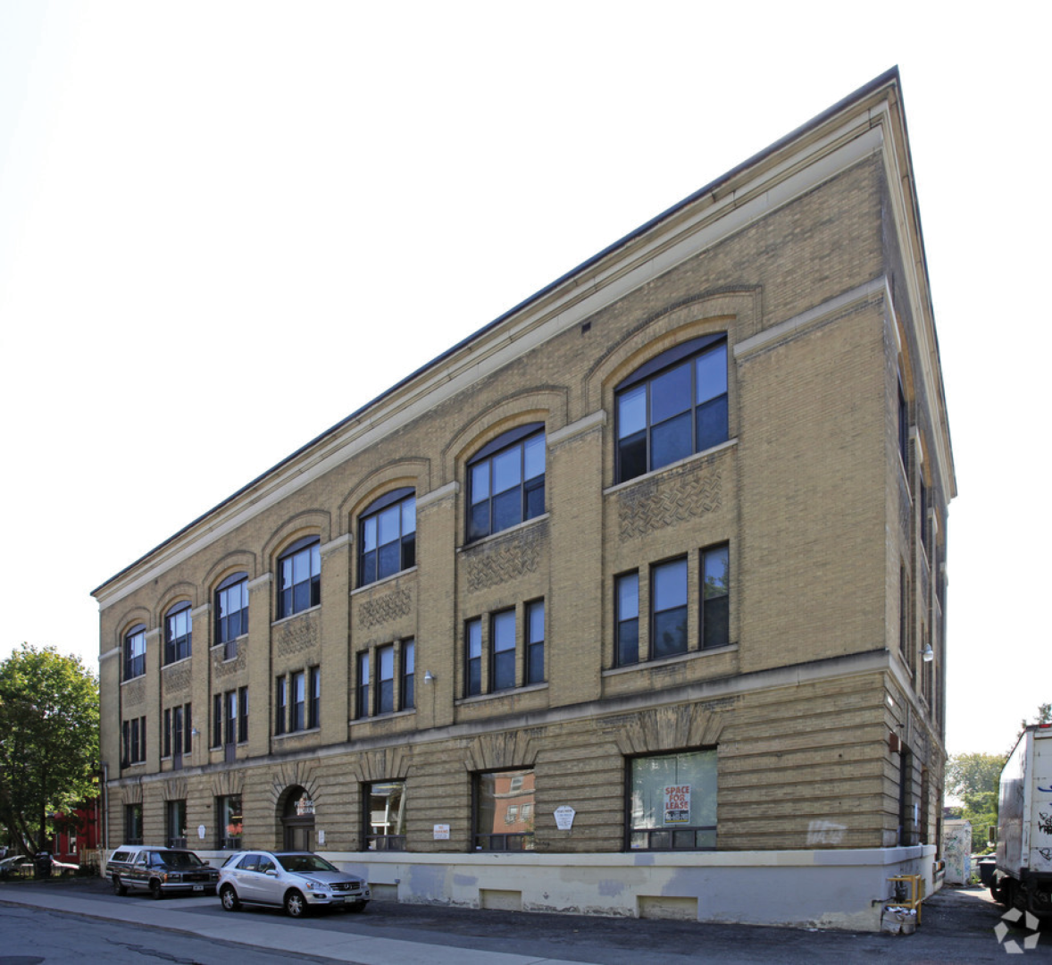 91 Oxford building exterior with street view 