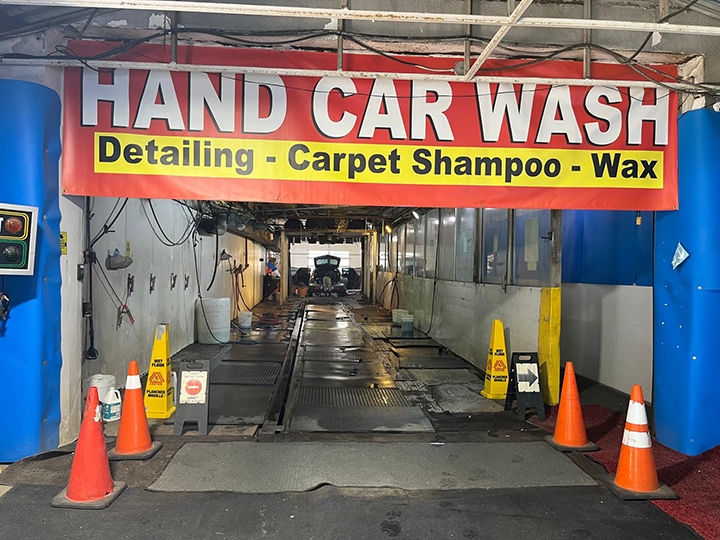 1525 Eglinton Avenue West Car Wash driveway