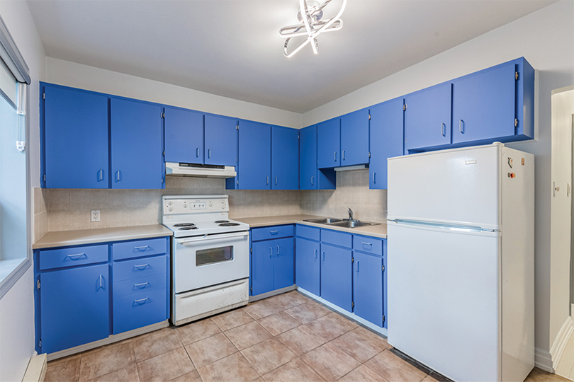 669 St Clair blue kitchen with a fridge and oven